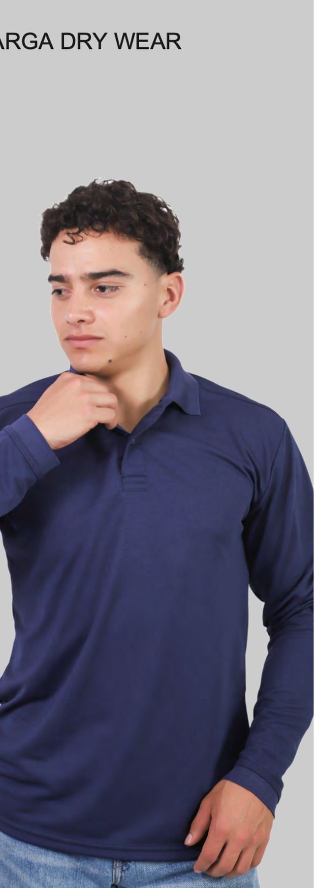 Polo Novara 9008C manga larga color marino, vista de detalle