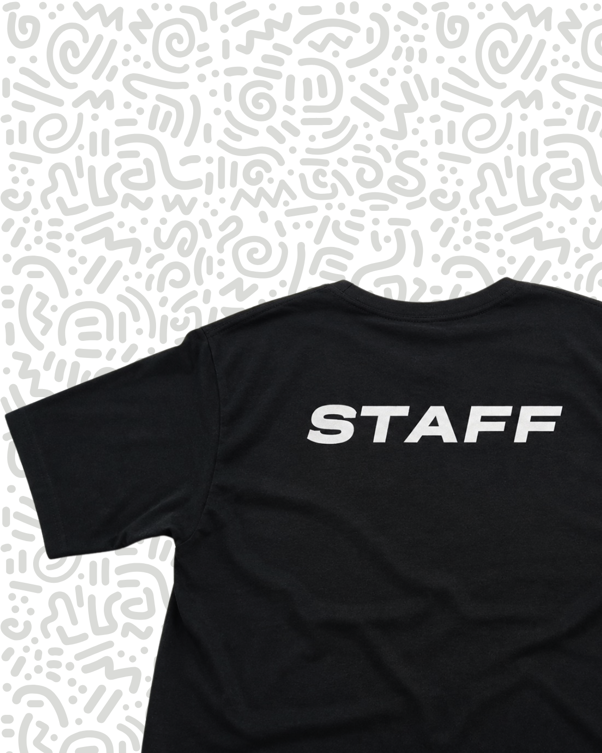 Playera negra con estampado en serigrafía blanca